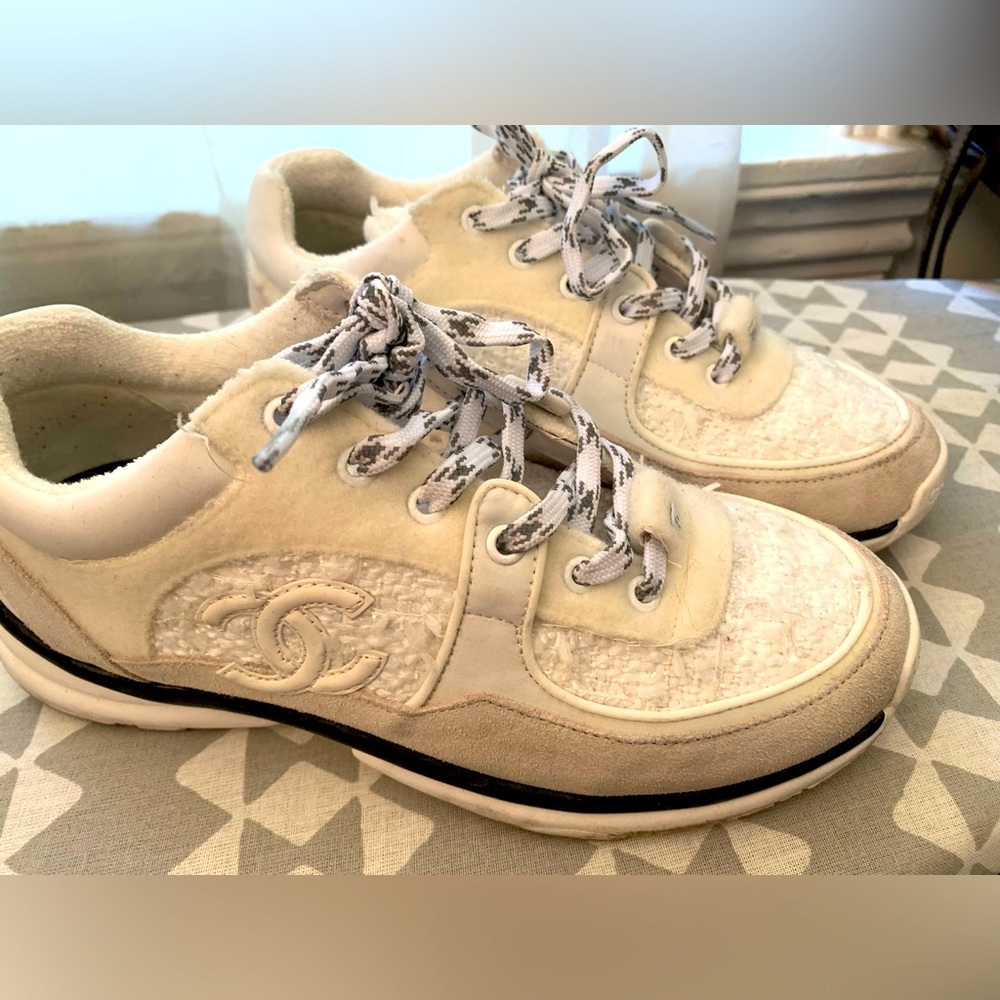 CHANEL Sneakers